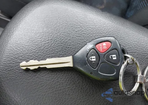 2009 Toyota Matrix z USA, uszkodzony, nr VIN 2T1KU40EX9C070950